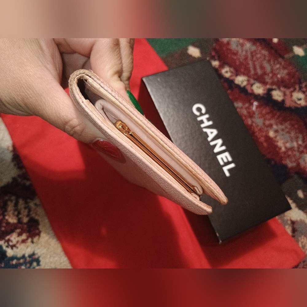 Chanel Vintage Caviar Leather Wallet EUC - Picture 15 of 16
